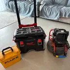 עבודה של אלעד, אינסטלטור (1)