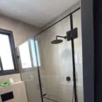 עבודה של יואל, מתקין מקלחונים (22)
