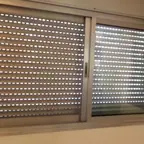 עבודה של ויקטור, מתקין תריסים (2)