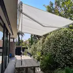 עבודה של שי, מתקין סוככים (2)