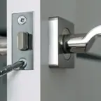 עבודה של דור, מנעולן (3)