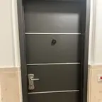 עבודה של גל, מתקין דלתות (16)