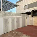 עבודה של ישי, מתקין סוככים (20)