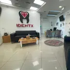 עבודה של פיראס, רופא שיניים (1)