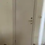 עבודה של גל, מתקין דלתות (9)