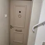 עבודה של גל, מתקין דלתות (12)