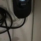 עבודה של נתי, מתקין עמדות טעינה (3)