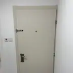 עבודה של גל, מתקין דלתות (5)