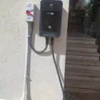 עבודה של צביקה, מתקין עמדות טעינה (1)