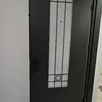 עבודה של אליעזר, מתקין דלתות (2)