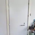 עבודה של גל, מתקין דלתות (8)