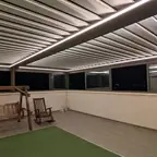 פרגולת אלומיניום, פרגולה עם סנפירים / תריס חשמלי ופרגולה על הגג – מעבודות חיים, מתקין פרגולות אלומיניום (2)
