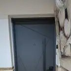 עבודה של גל, מתקין דלתות (10)