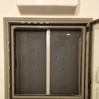עבודה של איציק, מתקין תריסים (5)
