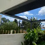 פרגולה עם סנפירים / תריס חשמלי, פרגולת אלומיניום ופרגולה בגינה / בית פרטי – מעבודות חיים, מתקין פרגולות אלומיניום (13)