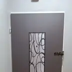 עבודה של אליעזר, מתקין דלתות (3)