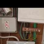 עבודה של עוז, מתקין עמדות טעינה (7)