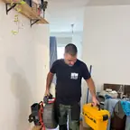 עבודה של אלעד, אינסטלטור (12)