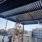 עבודה של ישי, מתקין סוככים (24)