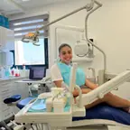 עבודה של יצחק, רופא שיניים (10)