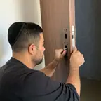 עבודה של ניסן, טכנאי אזעקות ומצלמות (2)