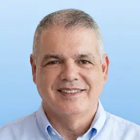 עמוס – מתווך