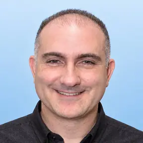 אבי – מתקין עמדות טעינה