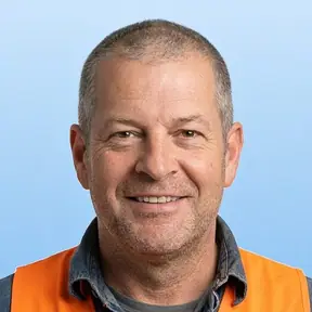 ניר – איש עבודות בגובה