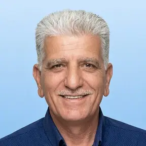 אליאס – רופא שיניים