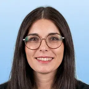 דבורה – רופא שיניים