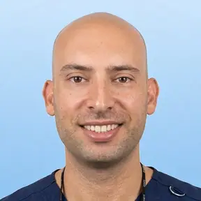 דן – רופא שיניים