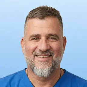 שי – רופא שיניים