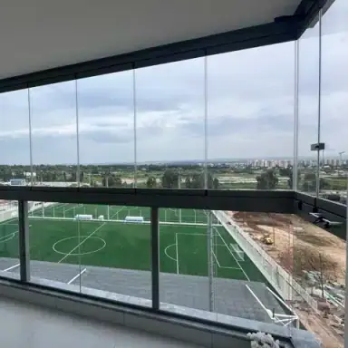 עבודה של אלון, סגירת מרפסת זכוכית (6)