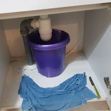 עבודה של עידו, אינסטלטור (1)