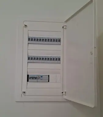 עבודה של איתי, חשמלאי (3)