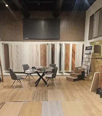 חיפוי קיר / פנלים, פרקט פישבון ופרקט למינציה – מעבודות מור, מתקין פרקטים (2)