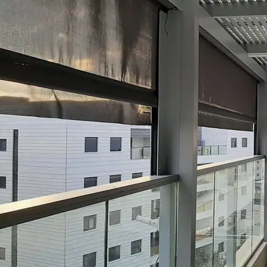עבודה של איציק, מתקין סוככים (14)