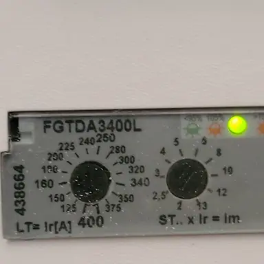 עבודה של יואל, חשמלאי (4)