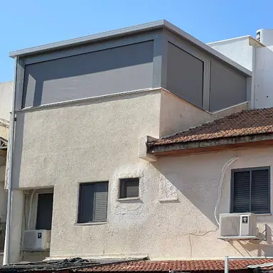 עבודה של איציק, מתקין סוככים (3)