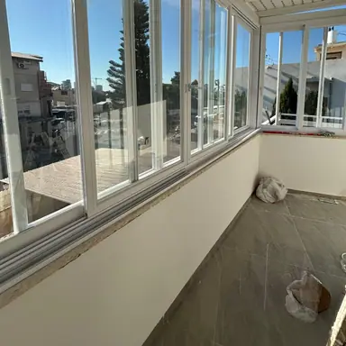 עבודה של שחר, סגירת מרפסת זכוכית (15)