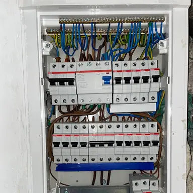 עבודה של אוראל, חשמלאי (2)