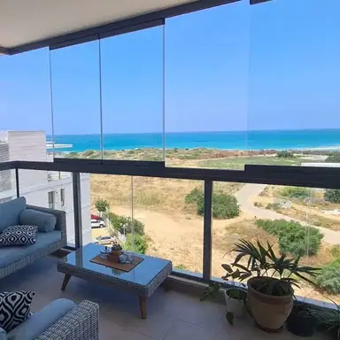 עבודה של יניב, סגירת מרפסת זכוכית (1)