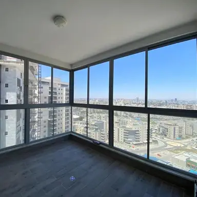 עבודה של ישראל, סגירת מרפסת זכוכית (7)