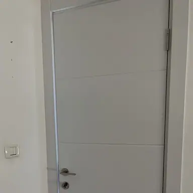 עבודה של גל, מתקין דלתות (2)