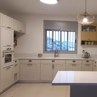 עבודה של דינה, חברת מטבחים (5)