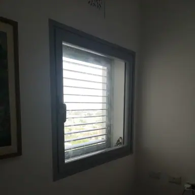 עבודה של אליאור, מתקין תריסים (5)