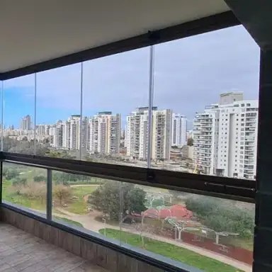 עבודה של יניב, סגירת מרפסת זכוכית (3)