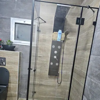 עבודה של זוהר, מתקין מקלחונים (5)