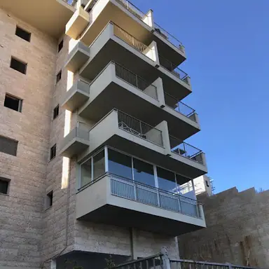עבודה של משה, קבלן אלומיניום (2)