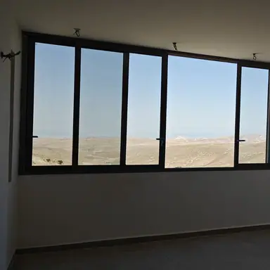 עבודה של איציק, מתקין תריסים (7)